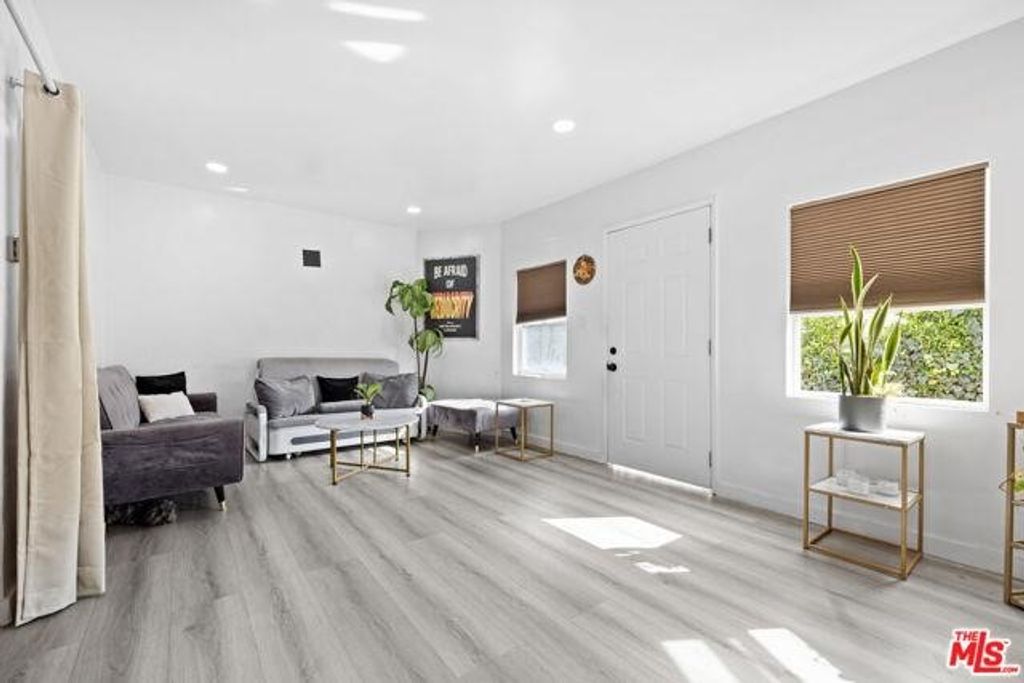 Image 30 of property listing at 2210 Clyde, Los Angeles, CA 90016