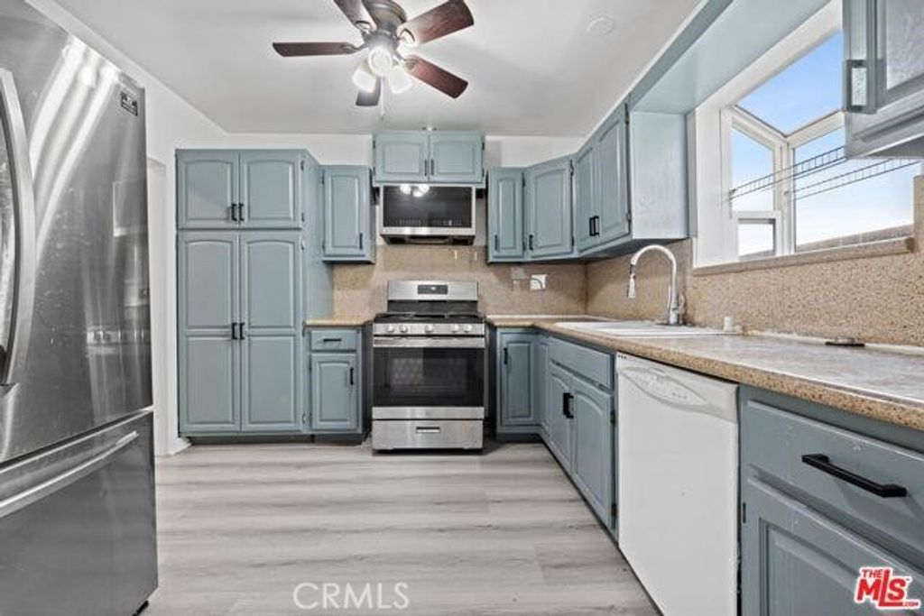 Image 5 of property listing at 2210 Clyde, Los Angeles, CA 90016