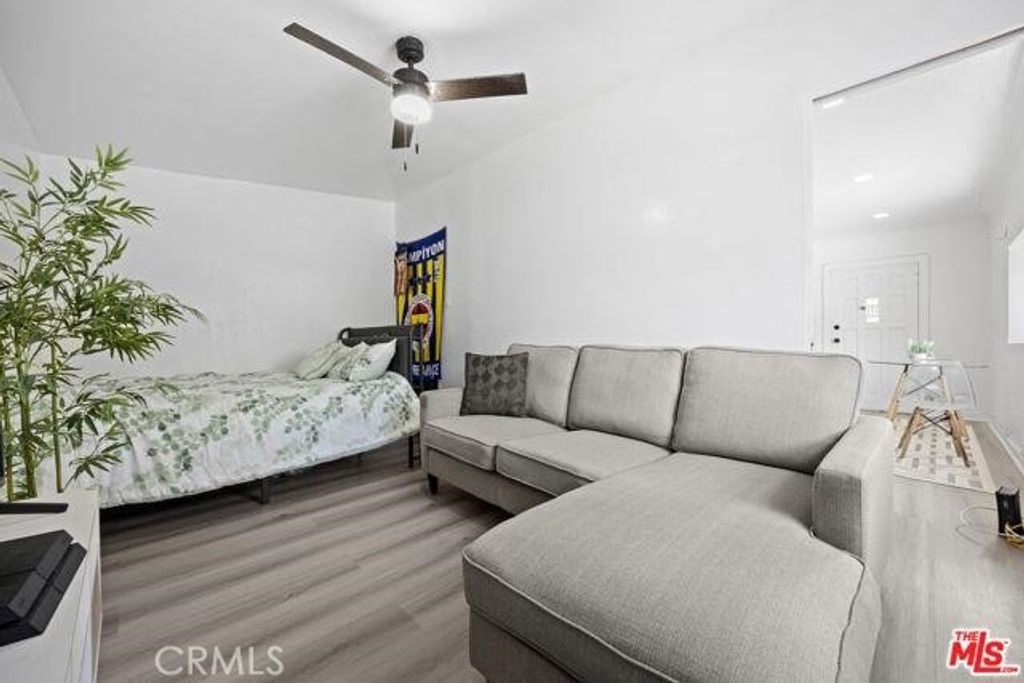 Image 6 of property listing at 2210 Clyde, Los Angeles, CA 90016