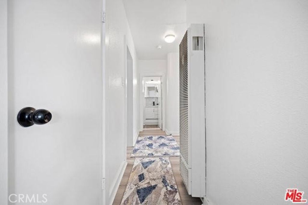 Image 7 of property listing at 2210 Clyde, Los Angeles, CA 90016