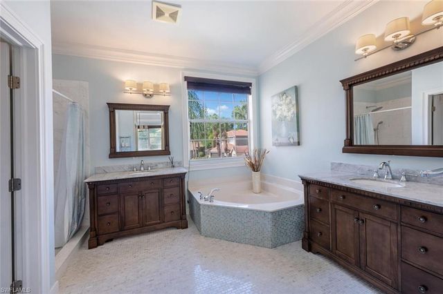 1262 Barrigona CT, Naples, FL 34119