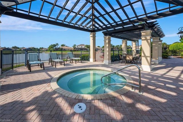 1262 Barrigona CT, Naples, FL 34119