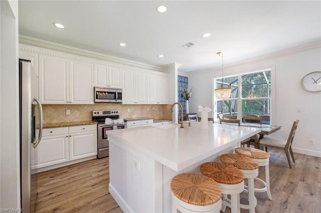 1262 Barrigona CT, Naples, FL 34119
