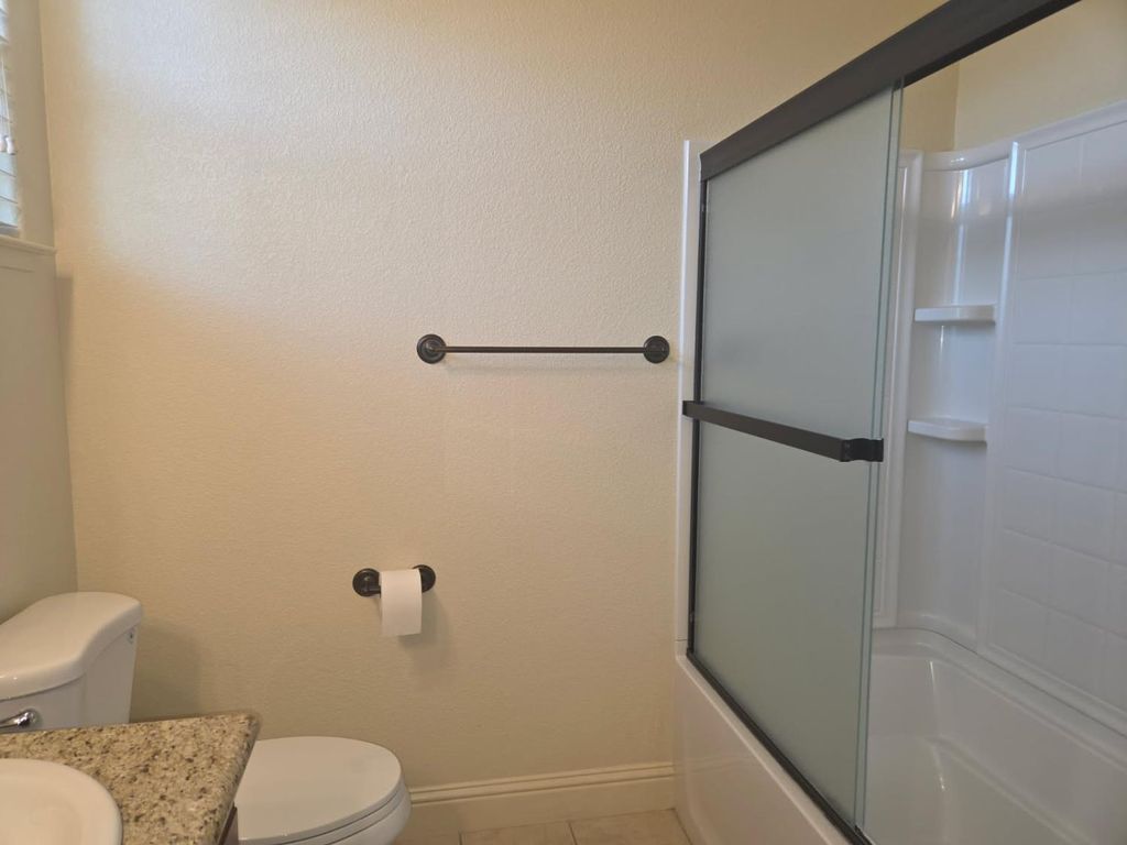 Image 11 of property listing at 1564 E Via Estrella Drive, Fresno, CA 93730