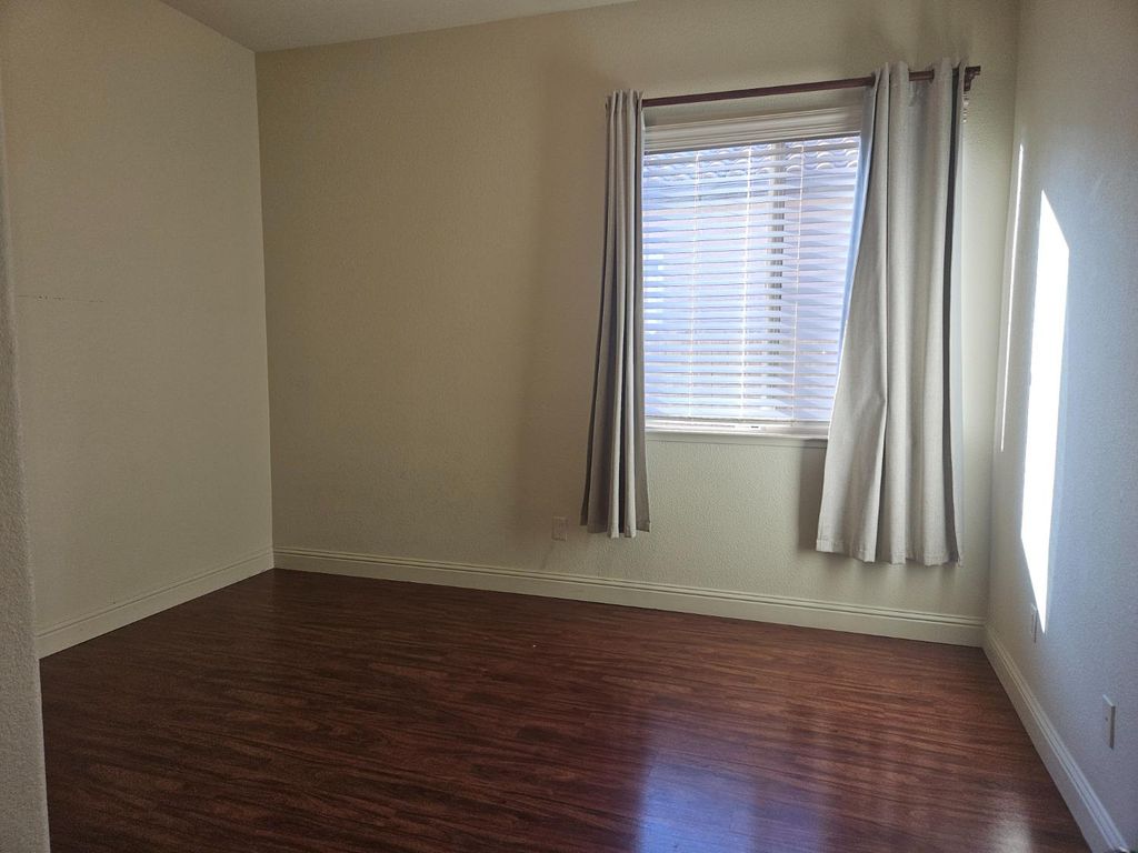 Image 12 of property listing at 1564 E Via Estrella Drive, Fresno, CA 93730