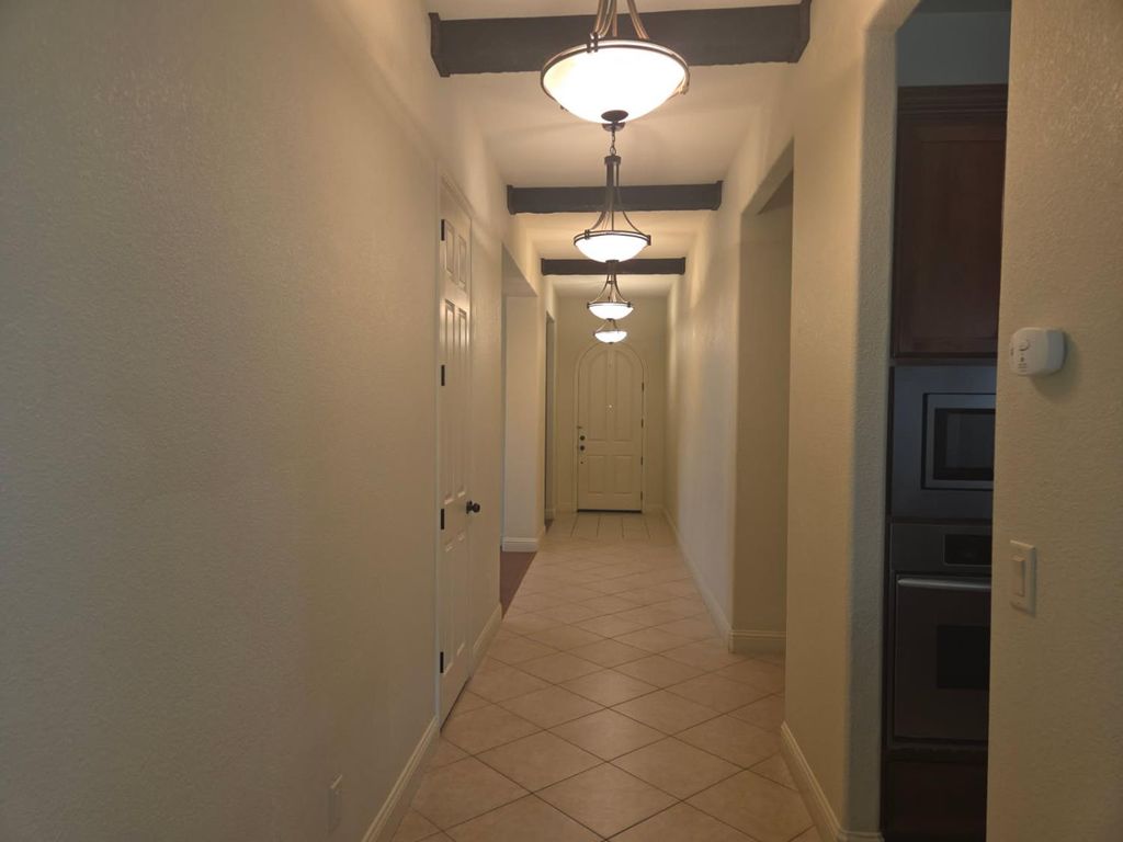 Image 5 of property listing at 1564 E Via Estrella Drive, Fresno, CA 93730