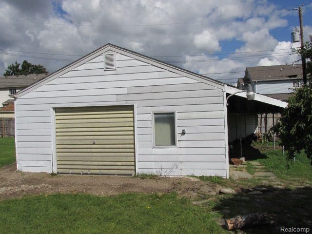 40 Regents Drive, Troy, MI 48084