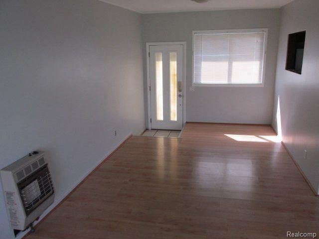 40 Regents Drive, Troy, MI 48084