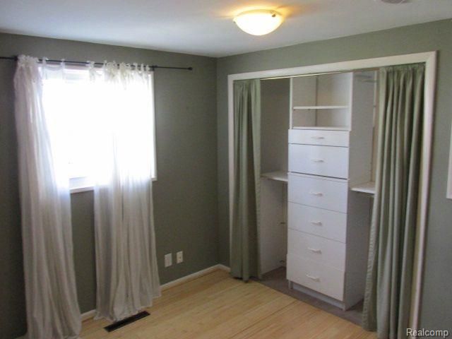 40 Regents Drive, Troy, MI 48084