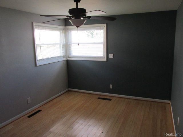 40 Regents Drive, Troy, MI 48084