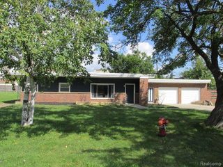 40 Regents Drive, Troy, MI 48084