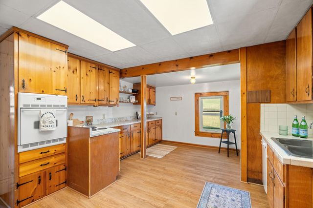 25 TILT HAMMER CIR, Staunton, VA 24401