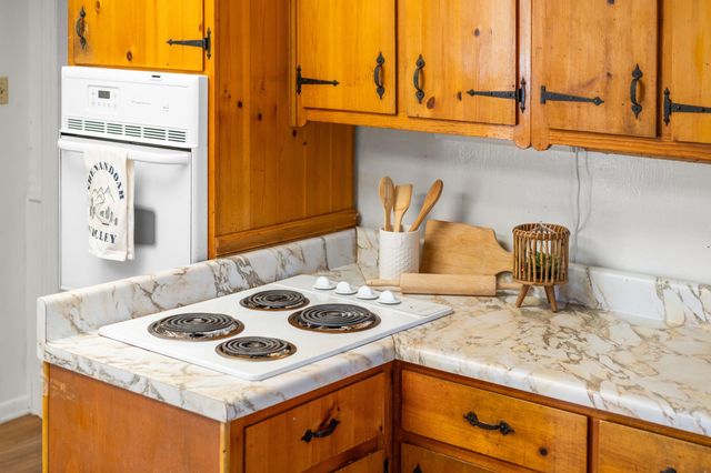 25 TILT HAMMER CIR, Staunton, VA 24401