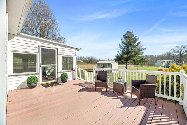 25 TILT HAMMER CIR, Staunton, VA 24401