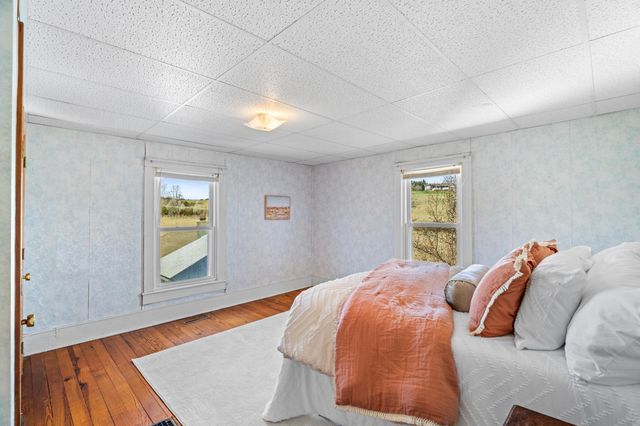 25 TILT HAMMER CIR, Staunton, VA 24401