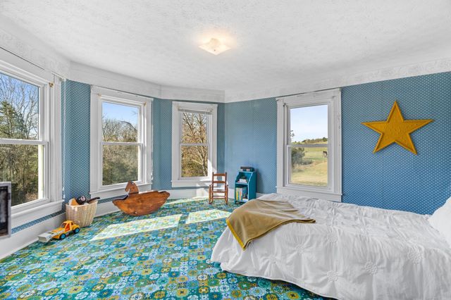 25 TILT HAMMER CIR, Staunton, VA 24401