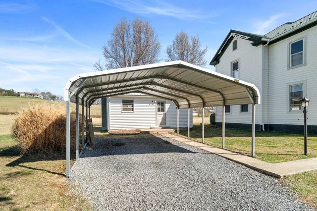 25 TILT HAMMER CIR, Staunton, VA 24401