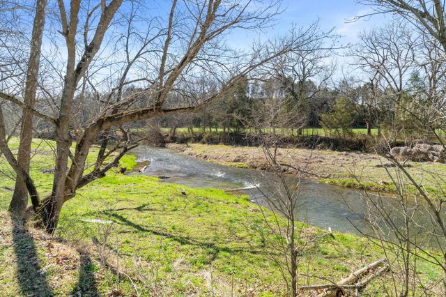 25 TILT HAMMER CIR, Staunton, VA 24401