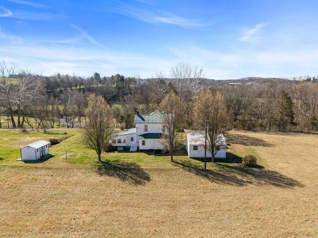 25 TILT HAMMER CIR, Staunton, VA 24401