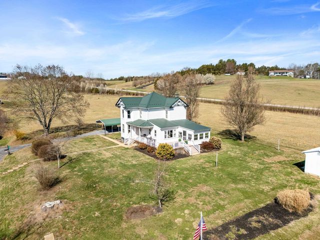 25 TILT HAMMER CIR, Staunton, VA 24401