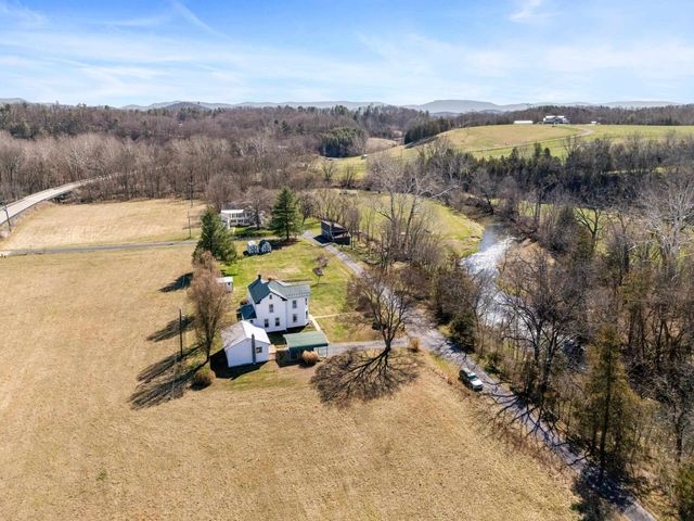 25 TILT HAMMER CIR, Staunton, VA 24401