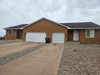 323-325 W Magpie Lane, Pueblo West, CO 81007