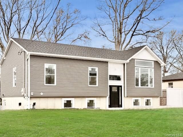 10 Amarr Drive, Shirley, NY 11967