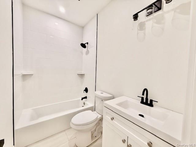 10 Amarr Drive, Shirley, NY 11967