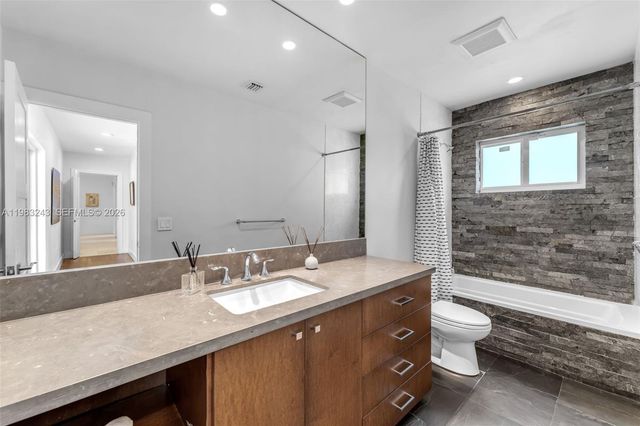 8967 SW 117th St, Miami, FL 33176