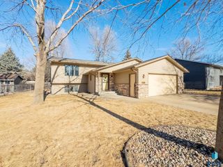 1508 E 55th St, Sioux Falls, SD 57103