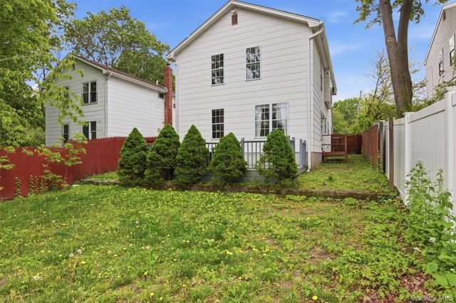 23 Woodside Avenue, Port Jefferson, NY 11777