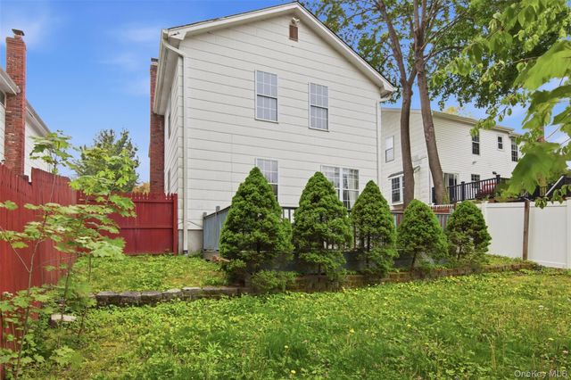 23 Woodside Avenue, Port Jefferson, NY 11777