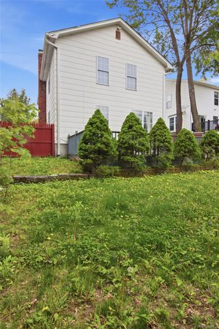 23 Woodside Avenue, Port Jefferson, NY 11777