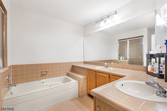 16 Stone Edge Rd, Bedminster Twp., NJ 07921
