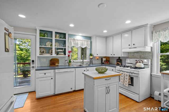 24 Forest Avenue, Groton, CT 06355