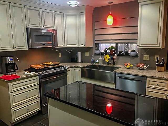 1230 Sunnyview Avenue, Dayton, OH 45406