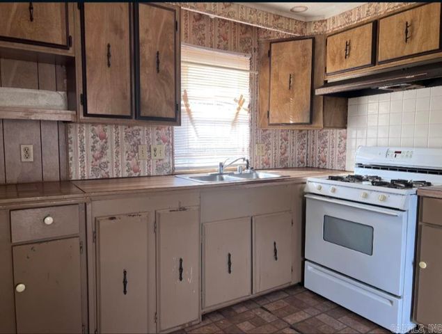 6824 Myrtle Drive, Mabelvale, AR 72103