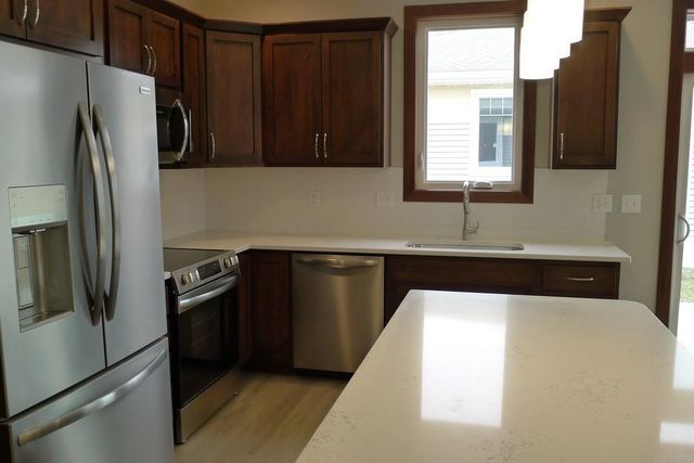 810 Parkside Lane, Charles City, IA 50616