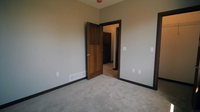 810 Parkside Lane, Charles City, IA 50616