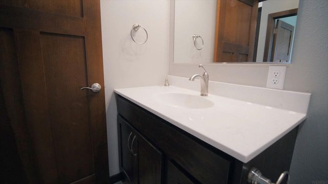 810 Parkside Lane, Charles City, IA 50616