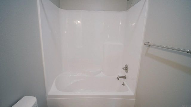 810 Parkside Lane, Charles City, IA 50616