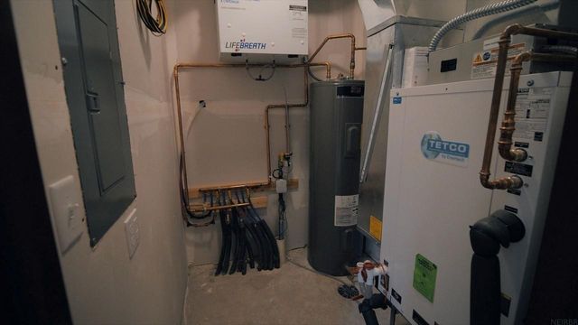 810 Parkside Lane, Charles City, IA 50616