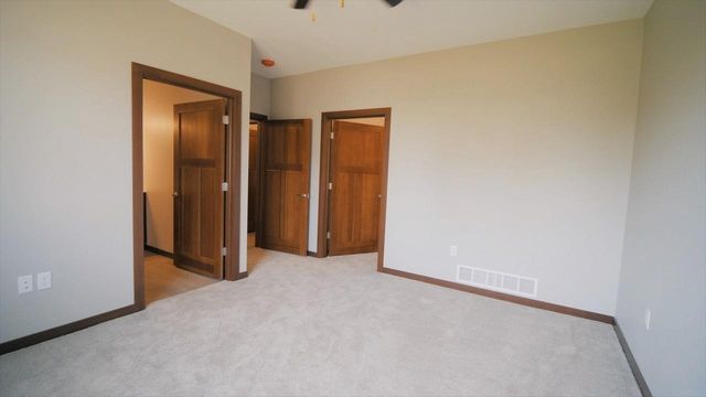 810 Parkside Lane, Charles City, IA 50616