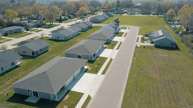 810 Parkside Lane, Charles City, IA 50616