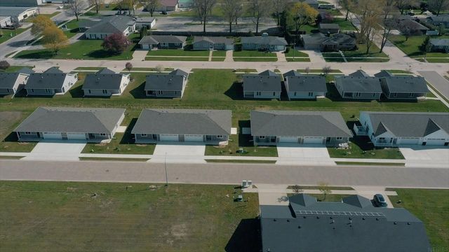 810 Parkside Lane, Charles City, IA 50616