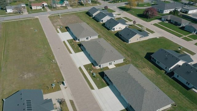 810 Parkside Lane, Charles City, IA 50616