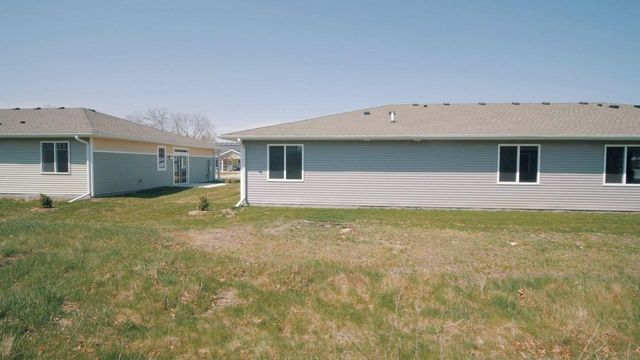 810 Parkside Lane, Charles City, IA 50616