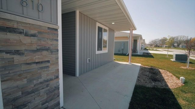 810 Parkside Lane, Charles City, IA 50616