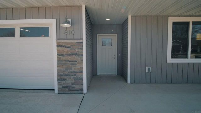 810 Parkside Lane, Charles City, IA 50616