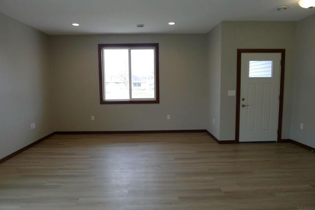 810 Parkside Lane, Charles City, IA 50616